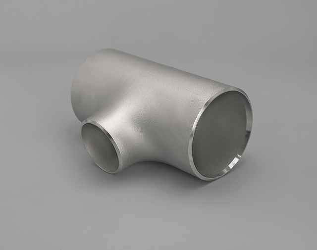 Красный тройник из нержавеющей стали